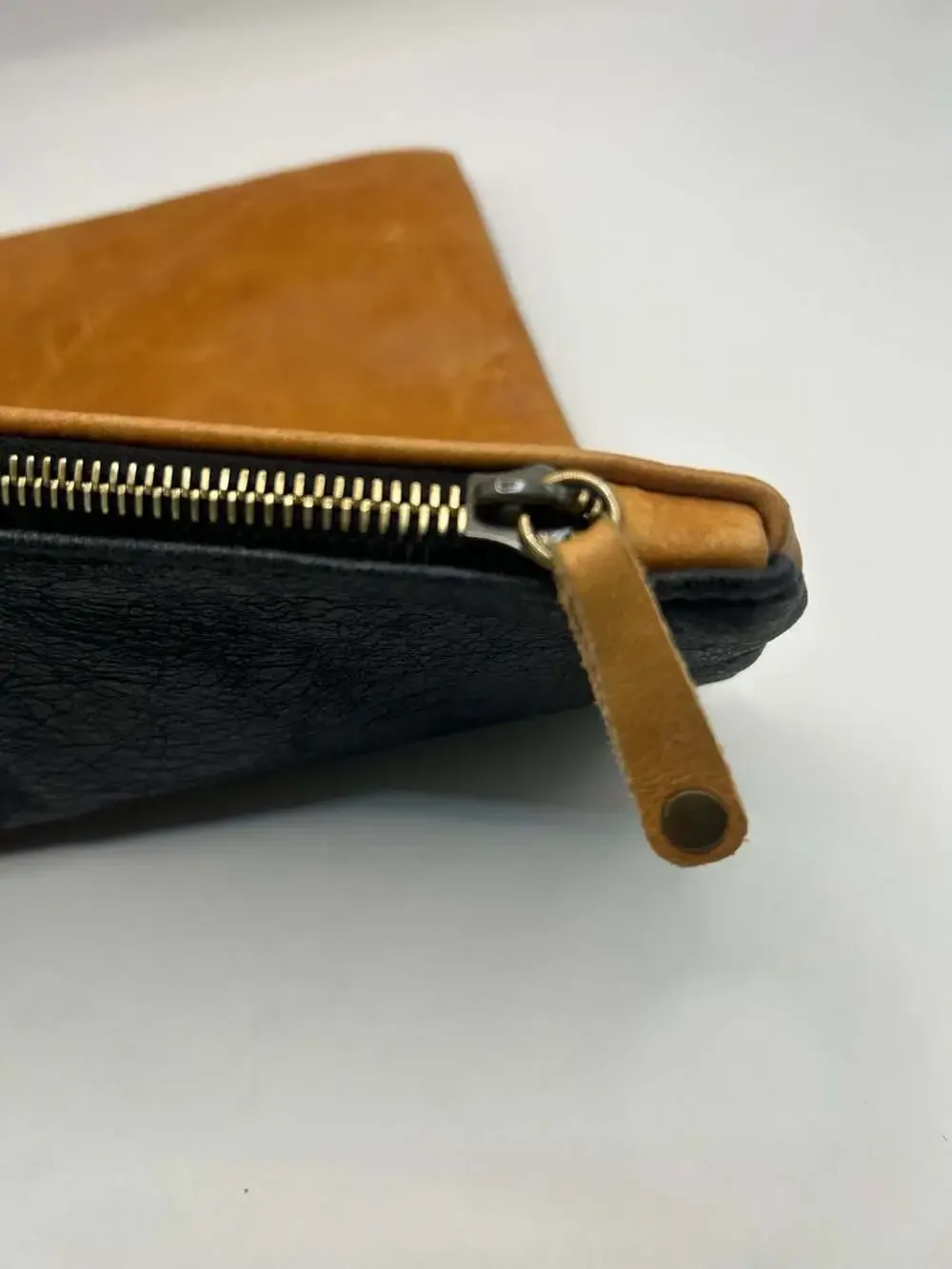 Ceri Hoover Nashville Two-Tone Leather Zippered Folio Clutch